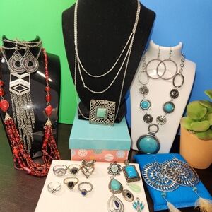 #2470, STUNNING SOUTHWEST LOT OF 20 ITEMS, NECKLACES, PENDANTS, RINGS, EARRINGS.